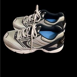 Men's Athletic Shoes in Black and Gray